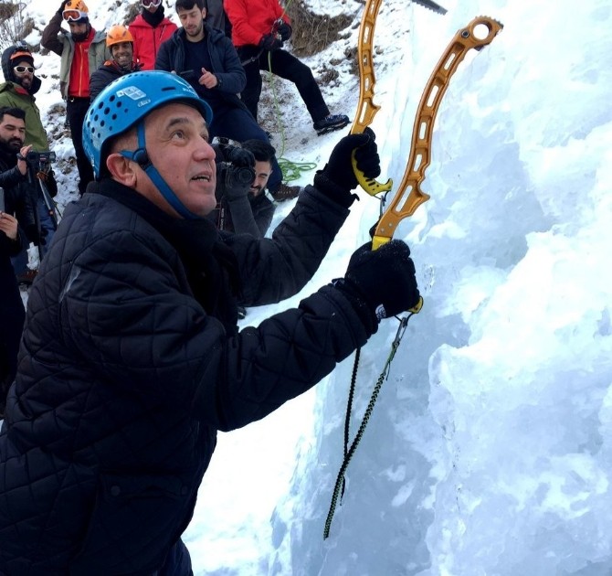 Milletvekili Ilıcalı,  Buz Festivaline Sıcaklık Kattı