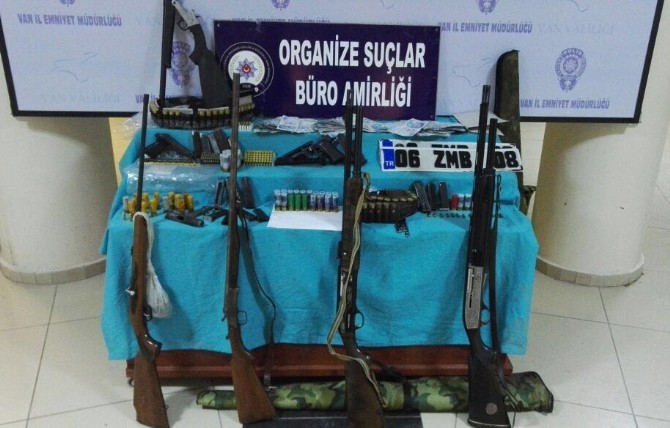 Mit Ve Polisten Ortak Operasyon: 15 Gözaltı