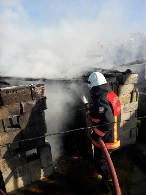 Odunlukta Çıkan Yangın Söndürüldü