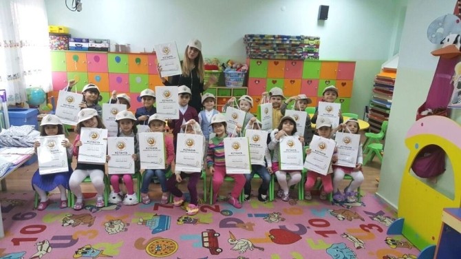 Orman Bölge Müdürlüğünden Karne Hediyesi