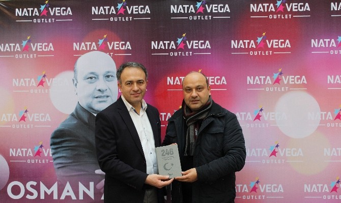 Osman Altınışık, 246 Bir Kurtuluş Destanı Kitabını Okurları İçin İmzaladı