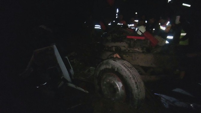 Otobüsle Tır Çarpıştı: 1 Ölü 15 Yaralı