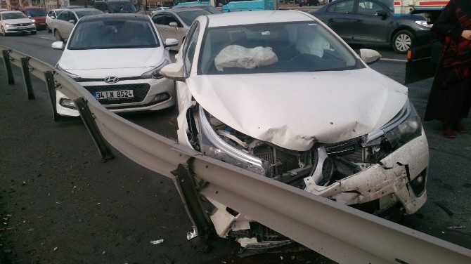 (Özel) E-5Te Makas Atan Sürücünün Yol Açtığı Zincirleme Kaza Kamerada