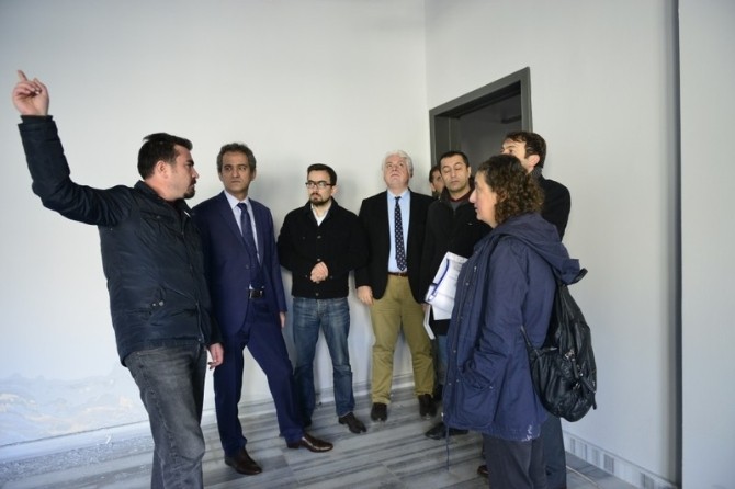 Rektör Özer, Merkezi Derslikler Binasında İncelemelerde Bulundu