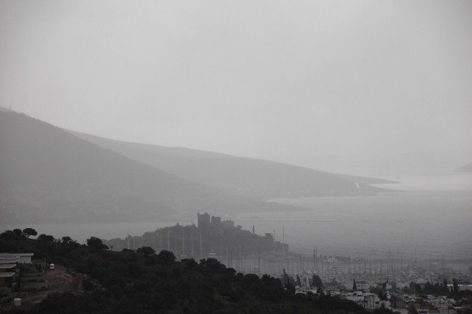 Sağanak Ve Dolu Bodrumda Hayatı Felç Etti