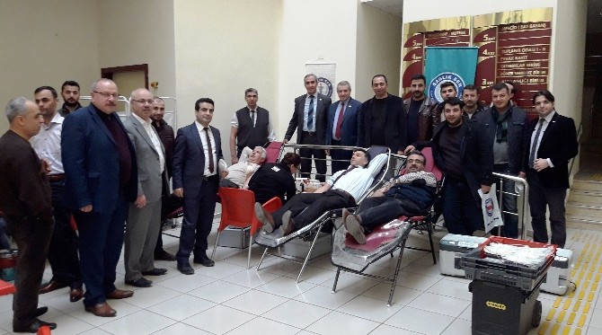 Sağlıkçılardan Kan Bağışı