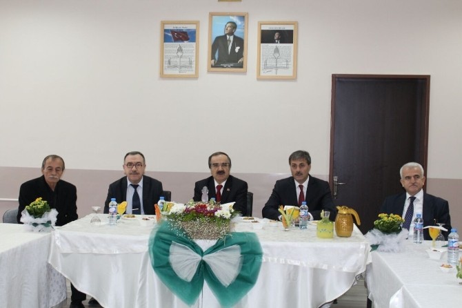 Sakaryada 180 Bin Öğrenci Karnelerini Alarak Yarı Yıl Tatiline Çıktı