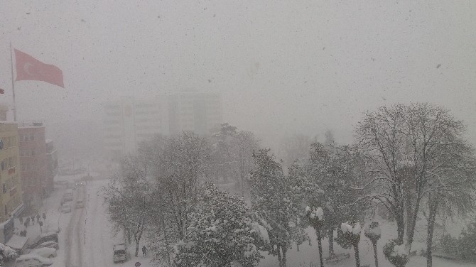 Samsundaki Yoğun Kar Ve Tipi Hem Çile Hem Eğlence Oldu