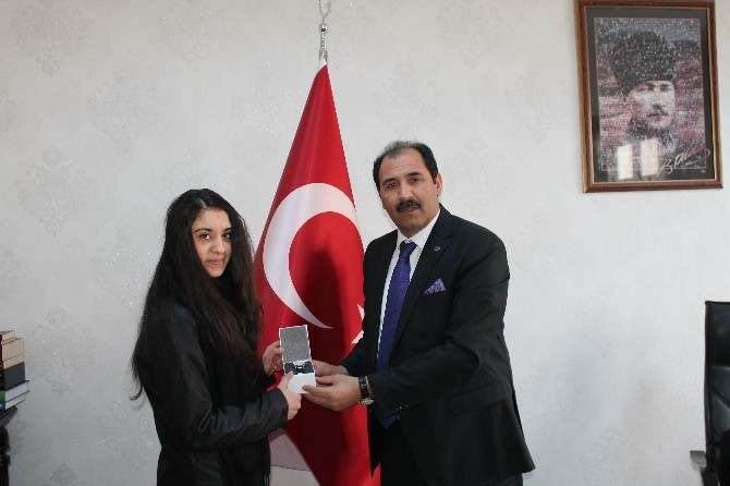 Şehit Ömer Halisdemire Mektup Yarışmasında Birinci Oldu