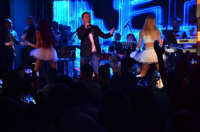 Serdar Ortaç Uludağda Hayranlarına Unutulmaz Bir Gece Yaşattı