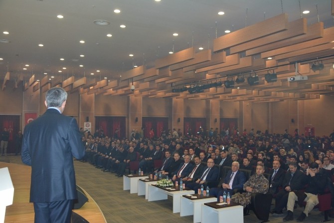 Siirtte 15 Temmuz Darbe Girişimi Ve Gençlik Konulu Konferans Düzenlendi