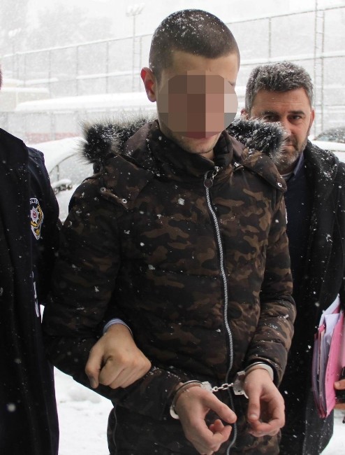 Sokağa Çişini Yapanı Uyaranı Ağır Yaralayan Genç Tutuklandı