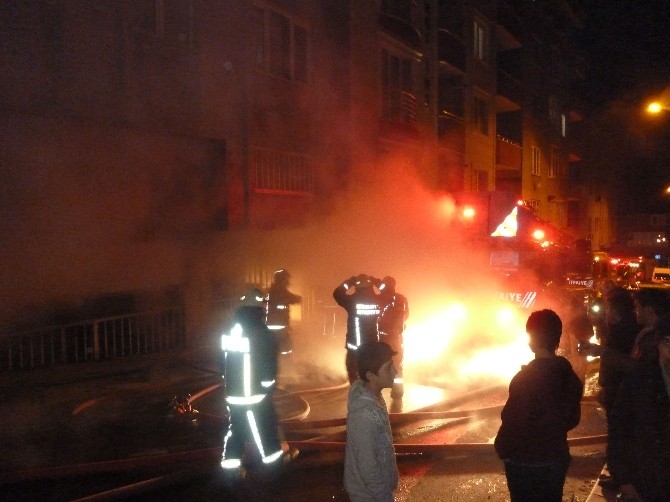 Sultanbeylide Suriyelilerin Kaldığı Evde Yangın: 3 Yaralı