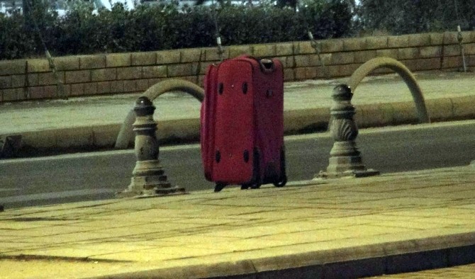 Şüpheli Valiz Polisi Alarma Geçirdi