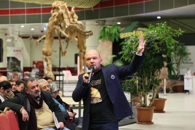 Tarihçi Talha Uğurluel: Rehber Kokartı Alacak Öğrencilere Osmanlı Tarihi Kötüleniyor