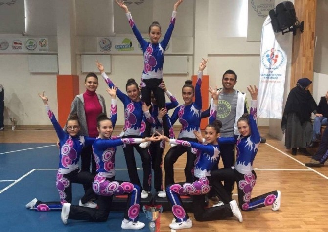 Tavşanlı Subaşı Ortaokulu Aerobikde Kütahya Birincisi Oldu