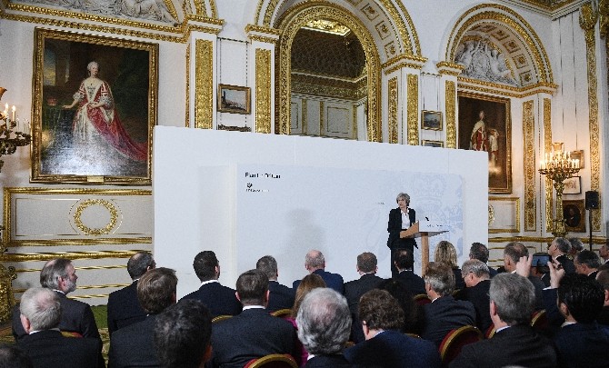 Theresa May: “Abden Ayrılıyoruz Ama Avrupadan Ayrılmıyoruz”