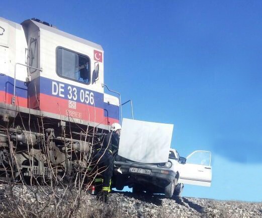 Tren Kazasında Yaralı Sürücü Hayatını Kaybetti