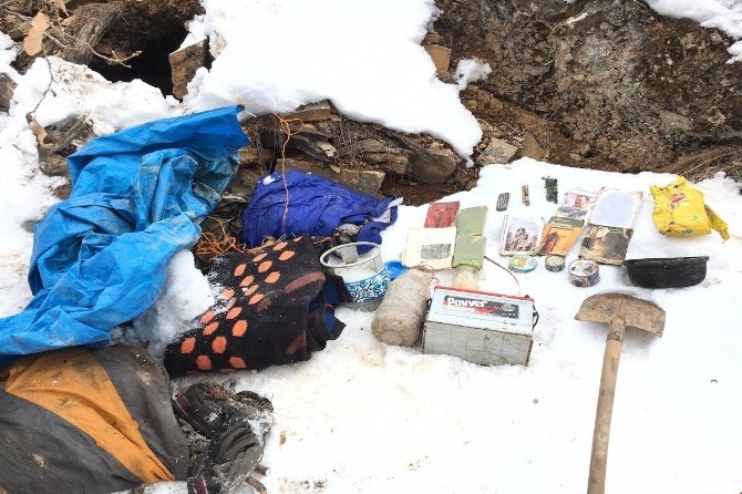 Tuncelide 19 Sığınakta Çok Sayıda Malzeme Ele Geçirildi