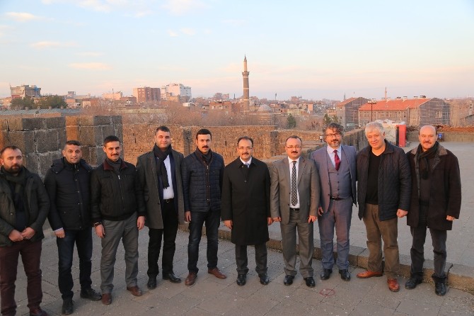 Uşak Belediyesinden Kayyum Belediyelere Ziyaret