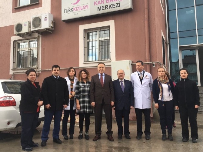 Vali Altınparmak Kan Bağışında Bulundu