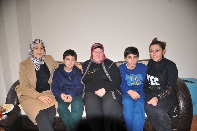 Vali Demirtaşın Eşi Beyhan Demirtaş Şehit Ailelerinin Yanında