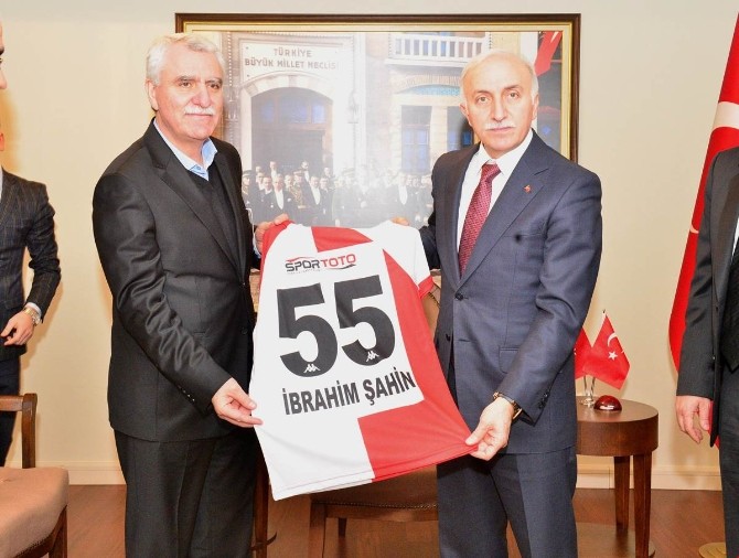 Vali Şahine Samsunspor Forması