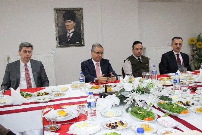 Vali Tapsız, Karaman Basını İle Biraraya Geldi