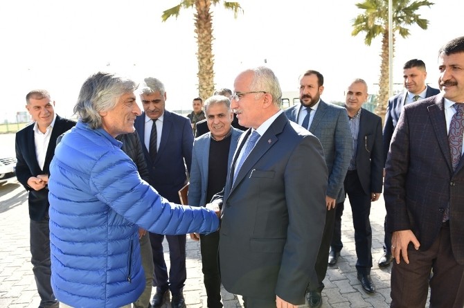 Vali Tunadan Şanlıurfaspora Moral Ziyareti