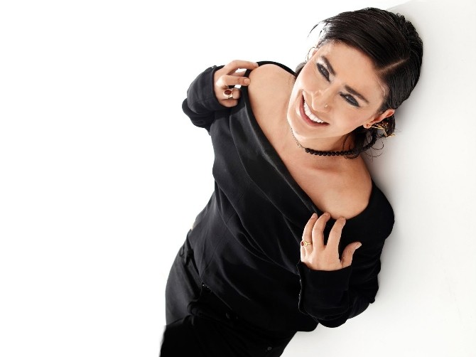 Yıldız Tilbeden İzmirde 60 Şarkılık Konser