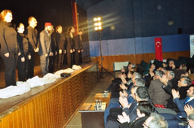 15 Temmuz Şehitleri Anasına Tiyatro Oyunu Sergilendi