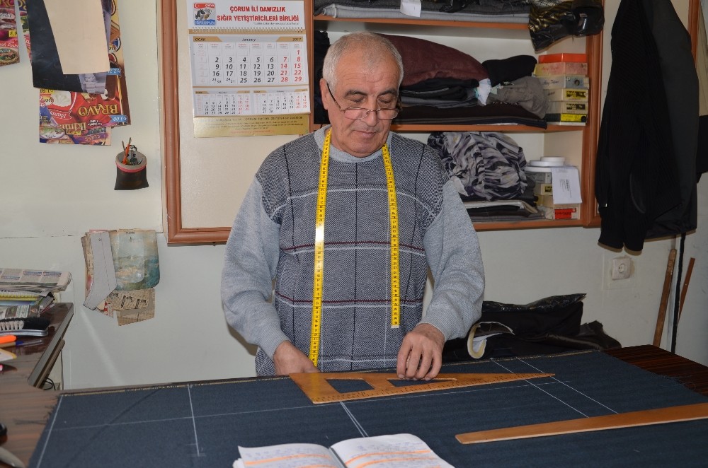 35 Yıldır Doğduğu Köyde Terzilik Yapıyor