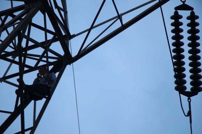 Adanada Yüksek Gerilim Hattında İntihar Girişimi