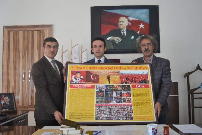 Aile Ve Sosyal Politikalar İl Müdürlüğünce Çat İlçe Kütüphanesine Kitap Bağışında Bulunuldu