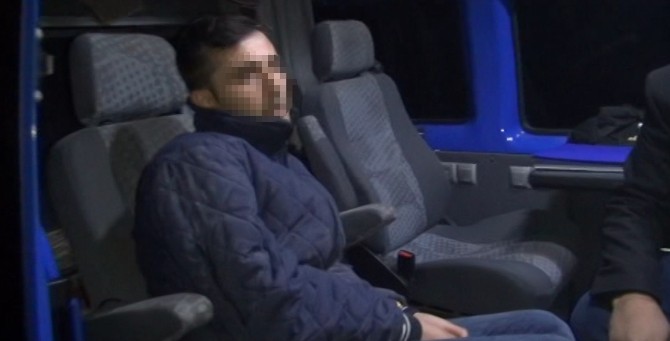 Antalyada Sigara Dağıtan Araç Yakıldı