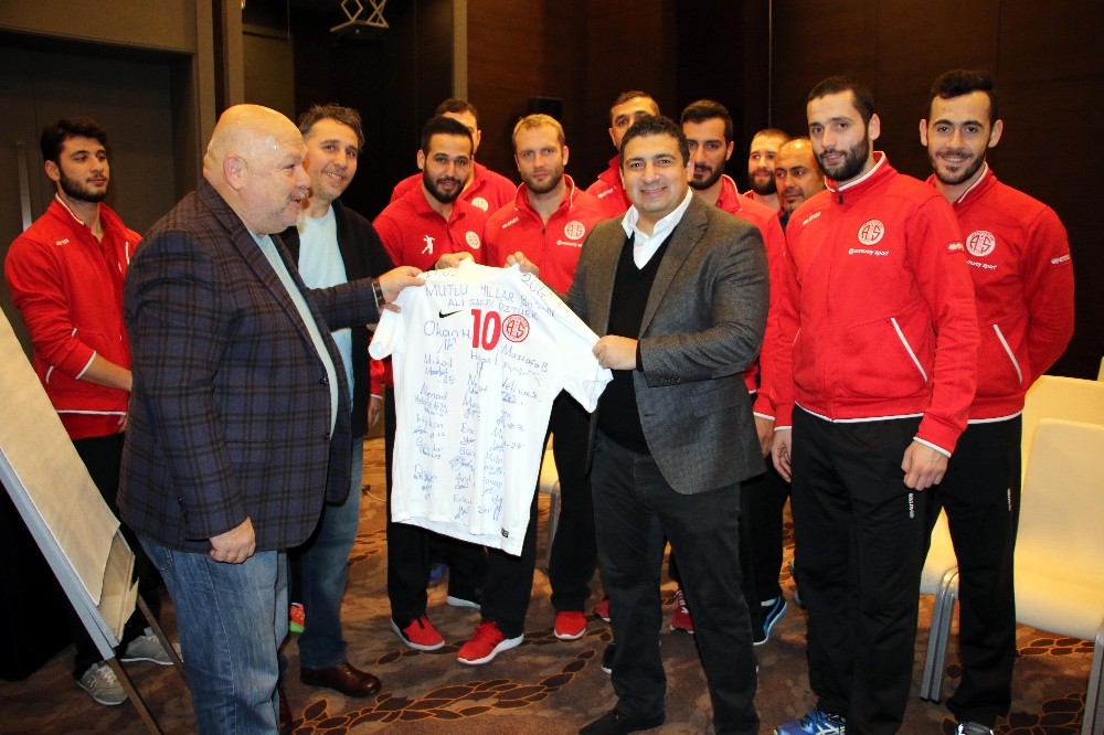 Antalyaspor Hentbol Takımı Başkan Öztürkün Misafiri Oldu