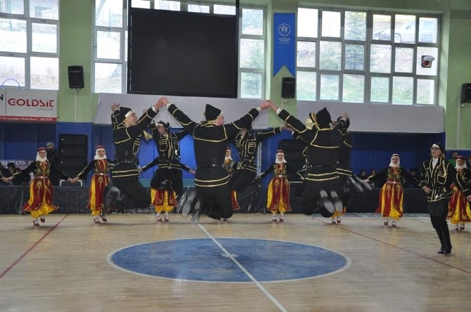 Artvinde Halk Oyunları Yarışması