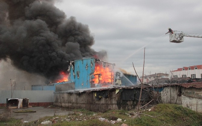 Ataşehirde Yürekleri Ağza Getiren Yangın