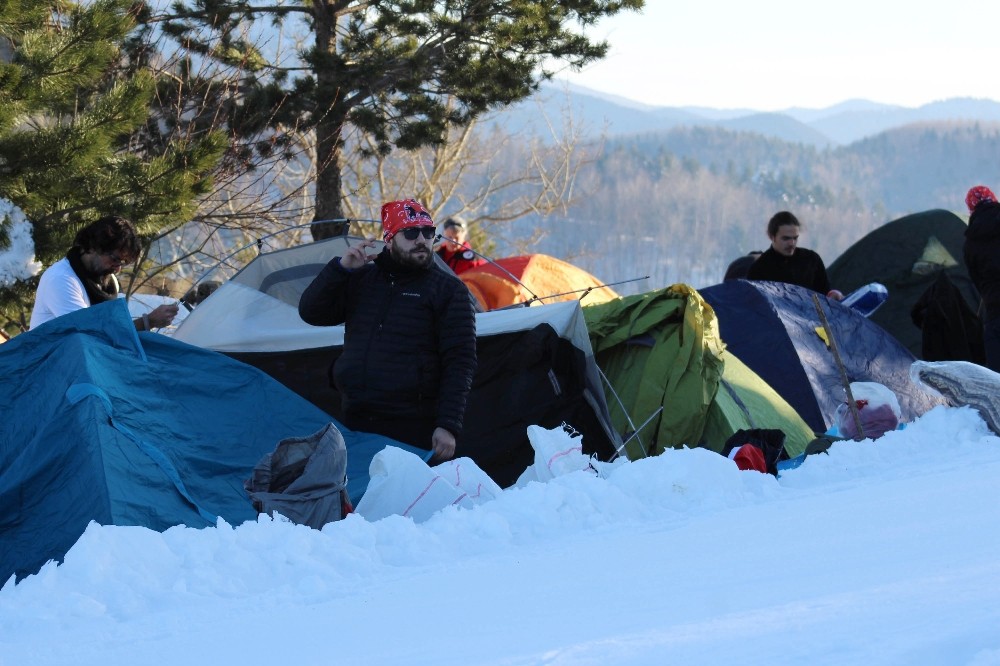 Atatürk Ve İstiklal Yolu Yürüyüşünde Yürüyüşçüler, Kar Üzerinde Çadır Kurdular