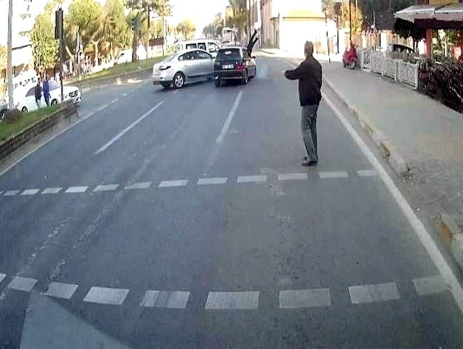 Aydında Aşırı Süratli Otomobil Yaşlı Adama Çarptı