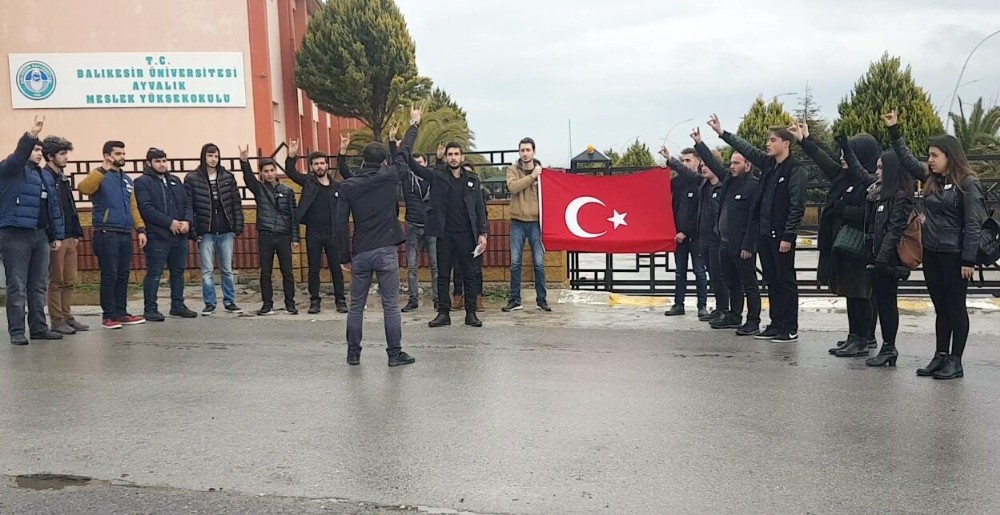 Ayvalıkta Ülkücü Öğrenciler Fırat Yılmaz Çakıroğlunu Unutmadı