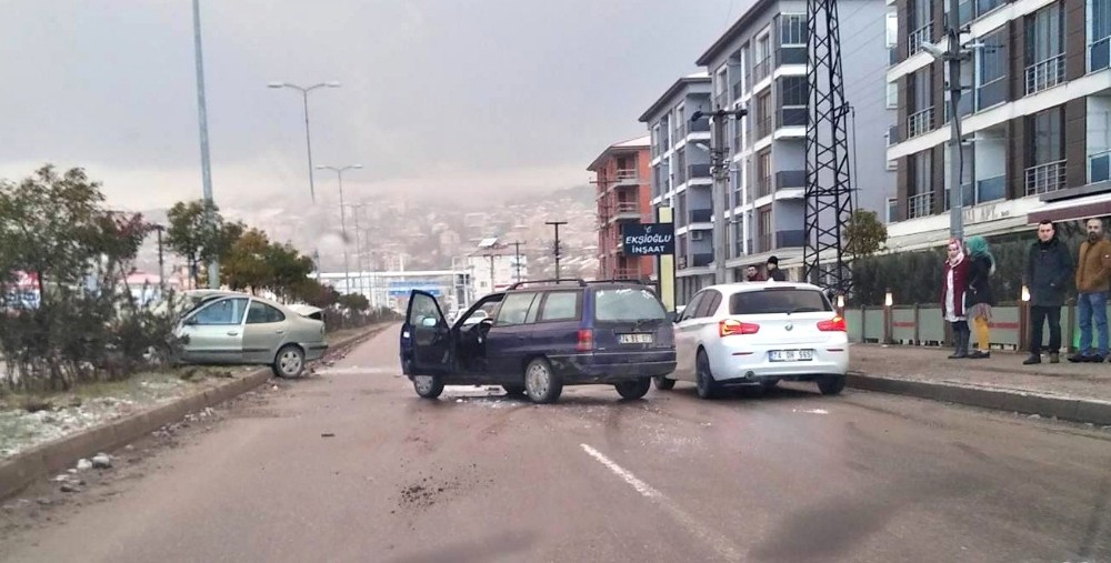 Bartında Buzlanma Sebebiyle Kazalar Meydana Geldi