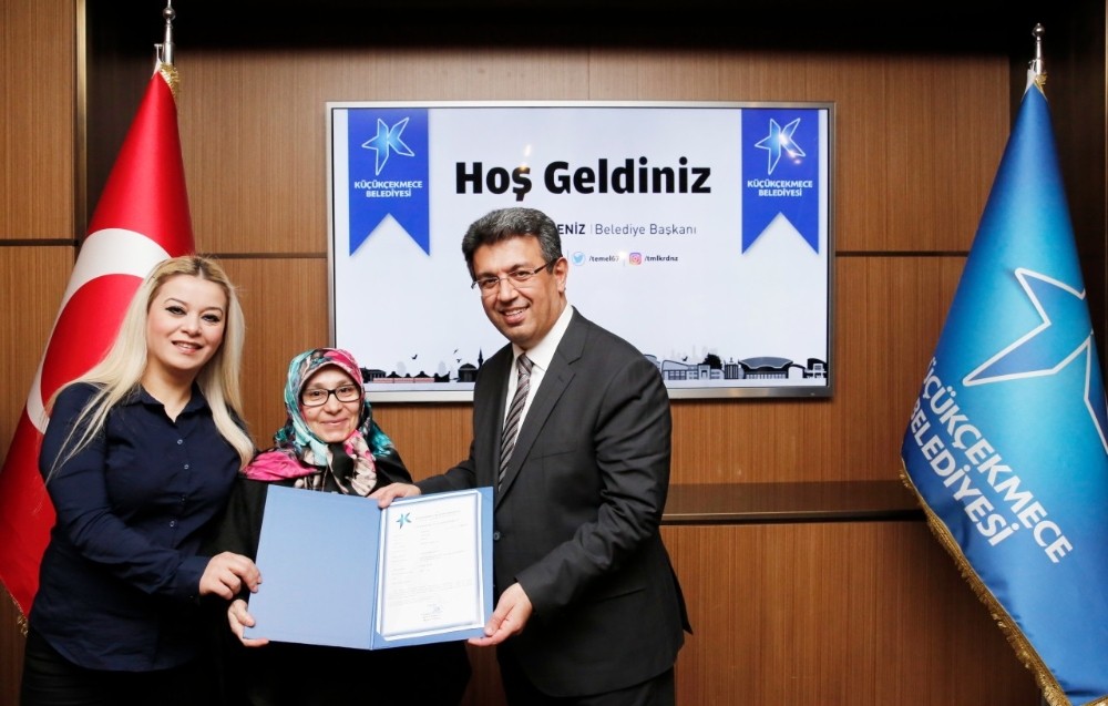 Başkan Karadenizden Küçükçekmeceli Esnafa Ruhsat