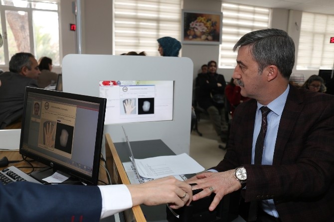 Başkan Şirinden Yeni Kimlik Kartı Başvurusu