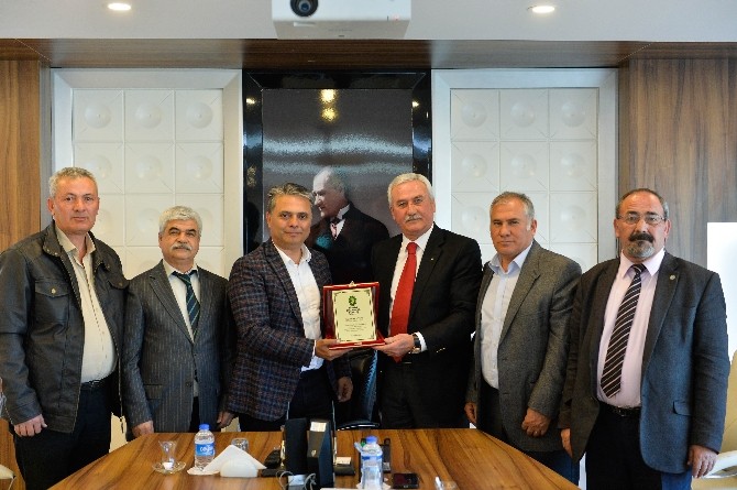 Başkan Uysala Nar Teşekkürü