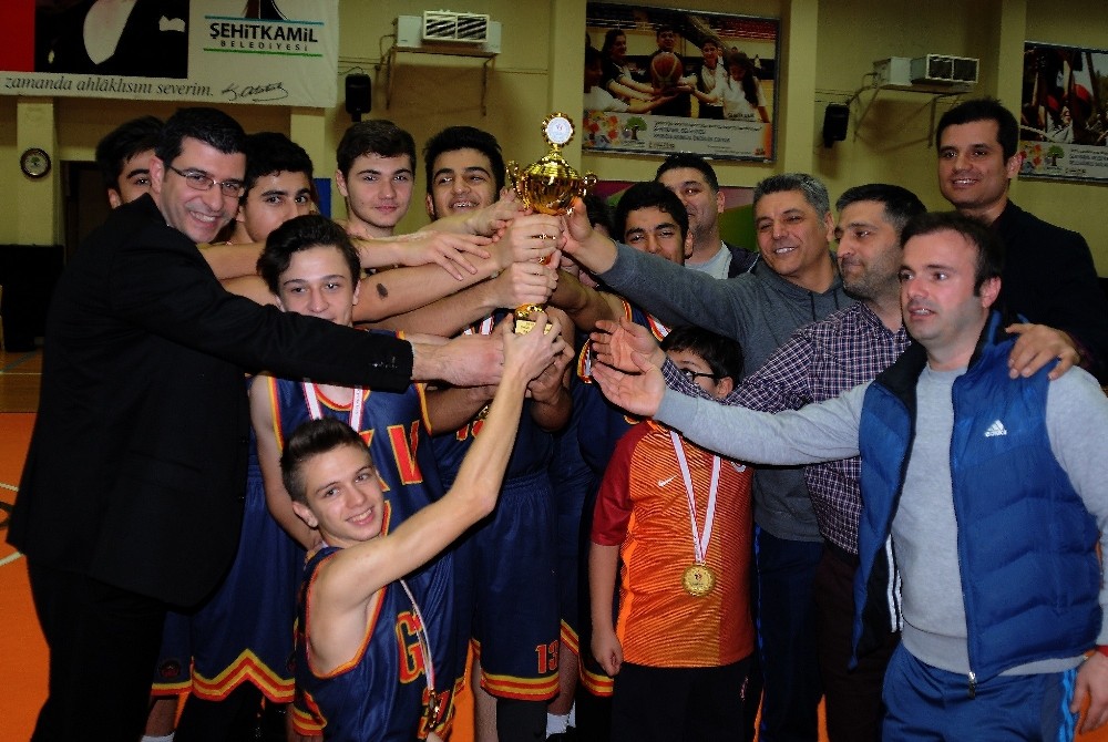 Basketbolda Namağlup Şampiyon Gkv
