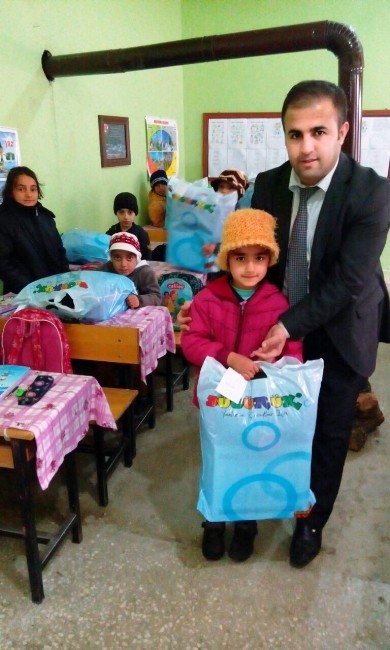 Baykanda Öğrencilere Giyim Yardımı