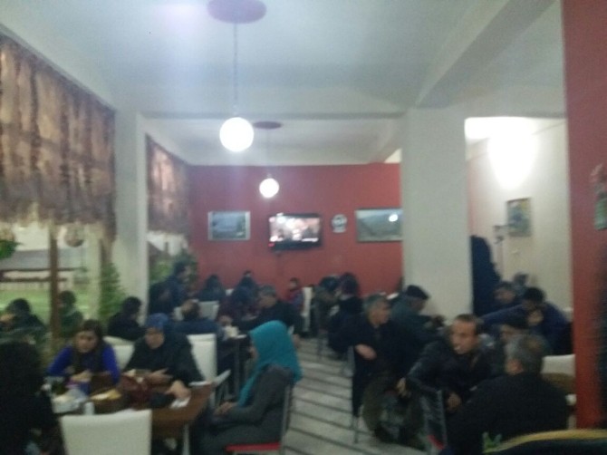 Bitliste Yolda Kalan Yolcular Restoranlara Sığındı