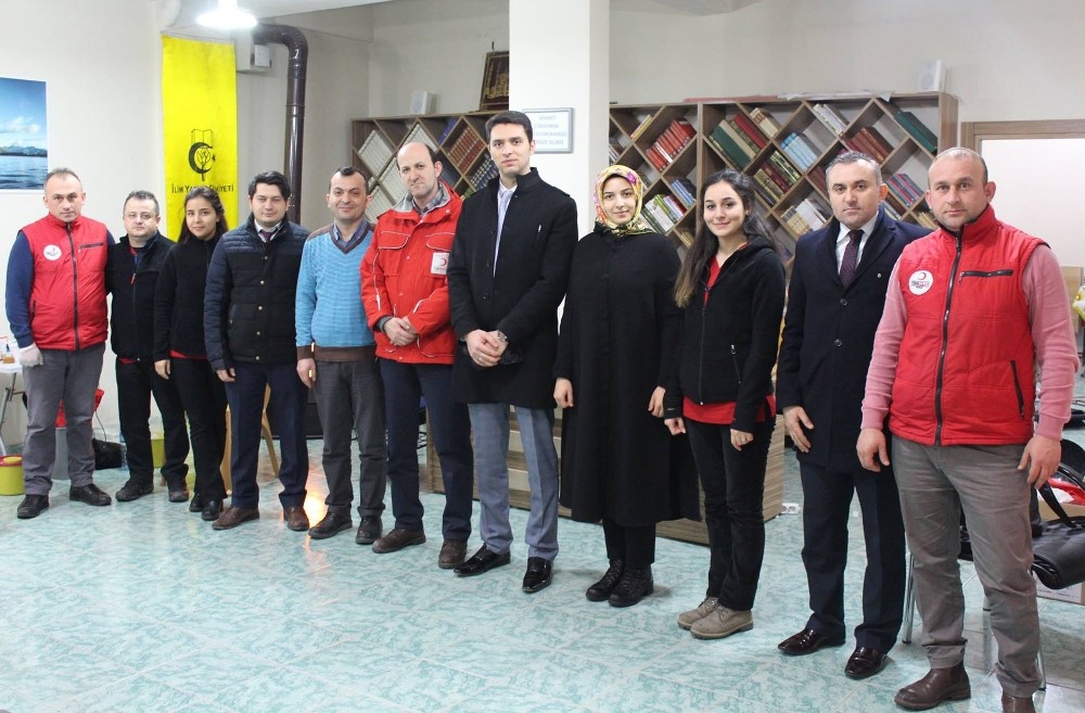 Bozkurtlulardan Kızılaya Kan Bağışı