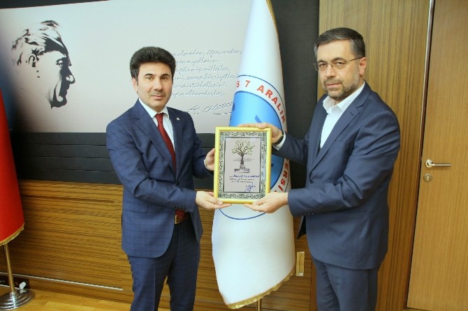 Bülbülzade Vakfından Rektör Prof. Dr. Karacoşkuna Hayırlı Olsun Ziyareti